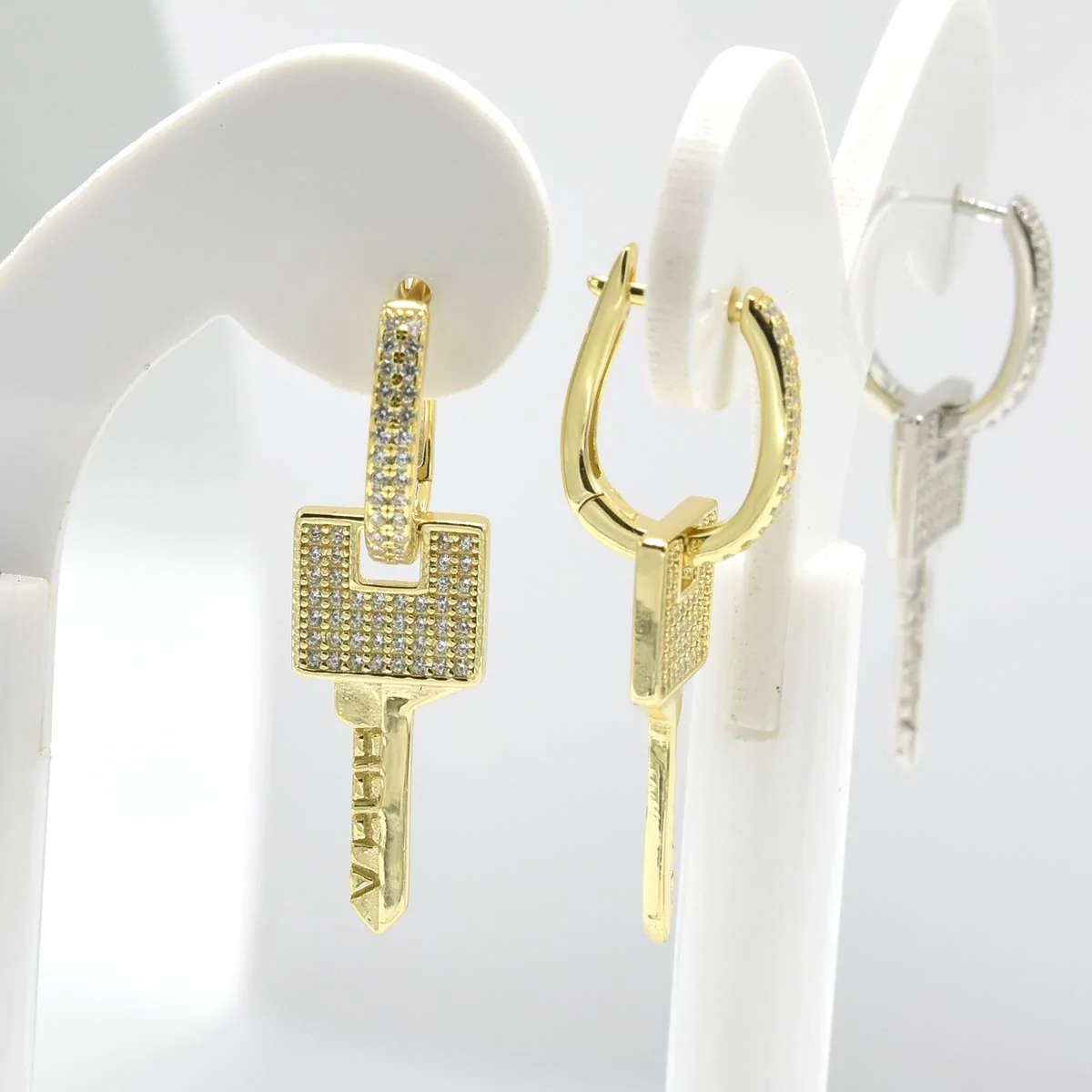 DANGLE KEY WITH DIAMOND EARRINGS