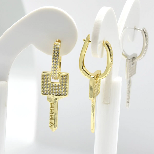 DANGLE KEY WITH DIAMOND EARRINGS
